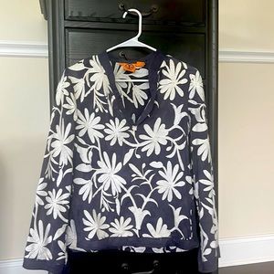 Tory Burch classic top size 6. 100% cotton with embroidery.